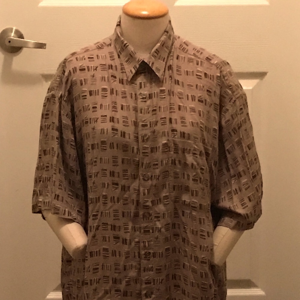 Nice looking men’s button down shirt, comfy!!
